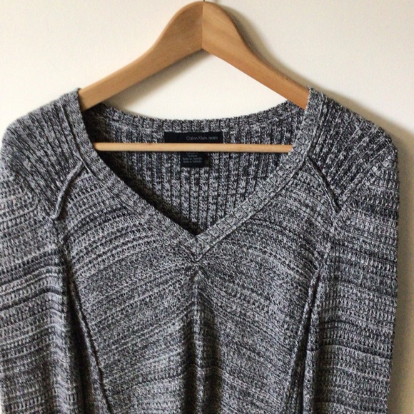 Calvin Klein VGUC grey linger sweater, v neck, size M - Picture 3 of 13